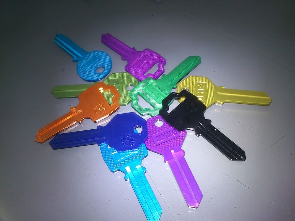 anodizado-de-aluminio-llaves-de-colores.jpg